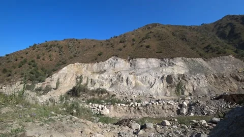 Excavators create a mud-proof dam, drip the earth Video stock 160674464