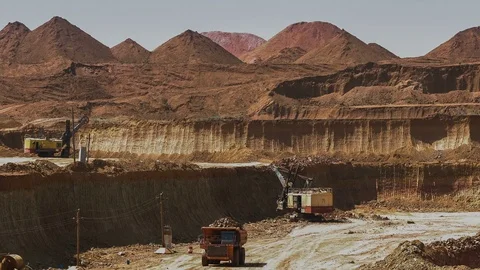 Excavators load ore into dump-trucks. This area has been mined for buaxite Vídeos de archivo 75581106
