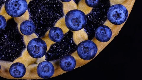 Excellent top-view of round pie with fresh blueberries and mint leaves close up Video stock 78349942