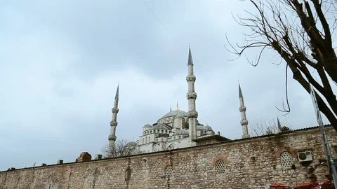 Exceptionally beautiful view of mosque on grey cloudy sky background 스톡 동영상 105273399