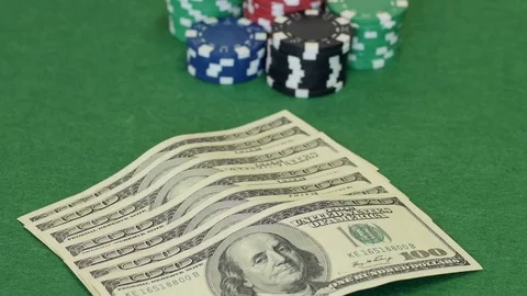 Exchanging money for poker chips 库存影片 70197743