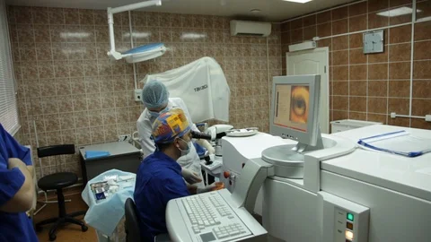 Excimer laser vision correction. eye on the screen. Video stock 113781581