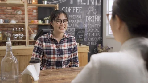 Excited applicant holding interviewer hand Vídeo Stock 122733023