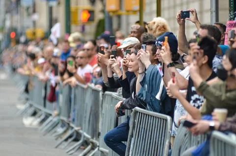 Excited crowd is watching the First ever Annual Japanese day Parade in New York 库存照片
