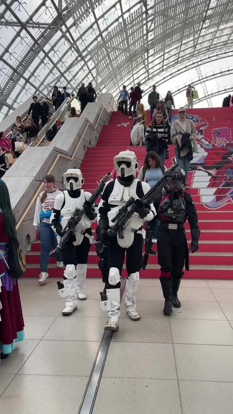 Exciting Star Wars Cosplay at Leipzig Comic Con Festival 스톡 동영상 332975328