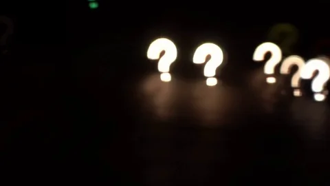 Exclamation mark shaped bokeh of car lights at night. Video stock 80959313