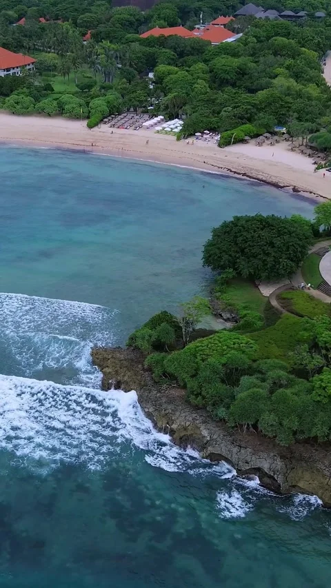 Exclusive Beachfront Resort Featuring Tranquil Waves And Private Terraces 스톡 동영상 324701860