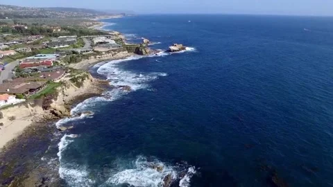 The exclusive cliffs of Corona Del Mar, California Vidéo 133126705