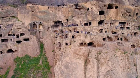 Excursion in cave complex of Vardzia  panorama view Vidéo 95249284