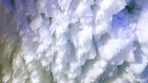 Excursion to the dark ice cave in winter.  Vídeos de archivo 250528115