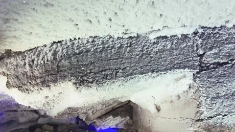 Excursion to the dark ice cave in winter.  Vídeos de archivo 250868701