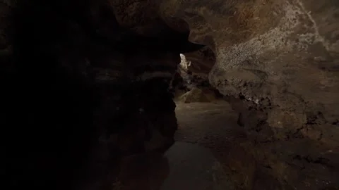 Excursion to a dark stone cave in winter. A large underground cave Vídeos de archivo 256176783
