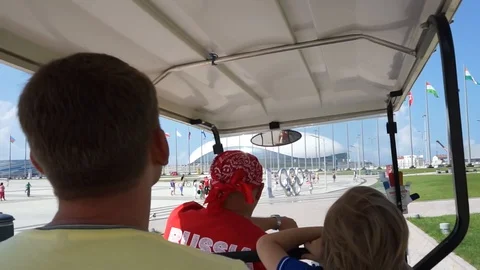 Excursion on an electric car in the Olympic Park. 库存影片 127815874