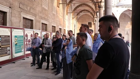 Excursion in the mosque Video stock 126427631