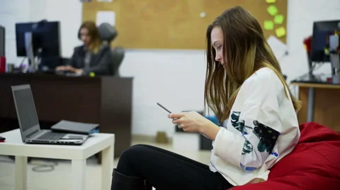 Executive woman working on electronic tab Stock Footage 59986649