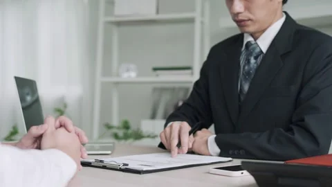 Executives accept resume and review job applicants resume to match the job po Video stock 164231786