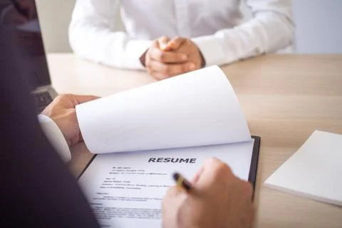 Executives are interviewing new employees, based on resumes, work experience  Foto stock