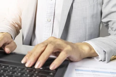 Executives check work and enter work data via laptops. Foto stock