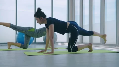 Exercise concept of 4k Resolution. Asian young women exercising in the gym. Stock Footage 144701561
