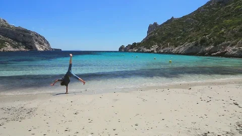 Exercise in the great outdoors. Stock Footage 121531247