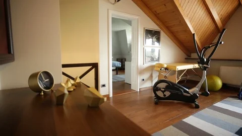 Exercise room, exercise machines 動画素材 94348583