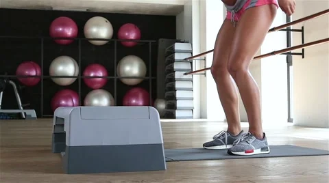 Exercise with step jump. Slow motion Video stock 67390508