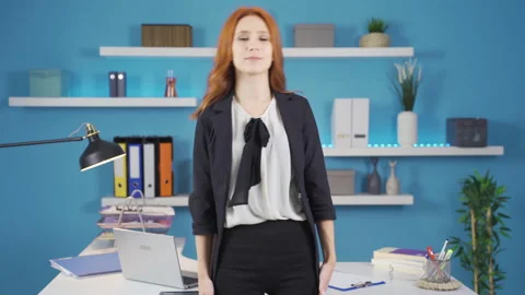 Exercises that can be done in the office. Business woman doing exercises. Vídeos de archivo 232180408