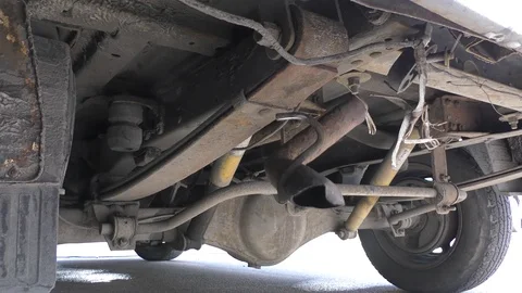 The exhaust pipe of an old car will fall off soon. Vidéo 116268260