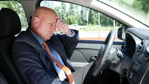 Exhausted Businessman Driver Feeling Dizzy Falling Asleep Inside Car Vídeo Stock 78303582