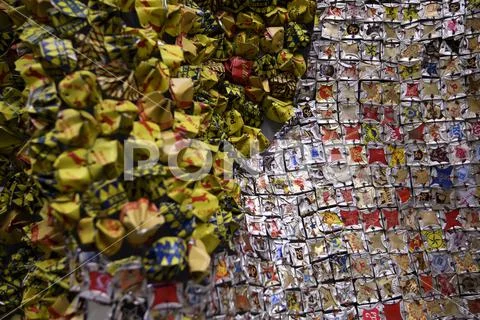 Exhibition Triumphant Scale of Ghanaian artist El Anatsui, Bern ...