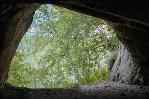 Exit from a cave, shoot from inside Foto stock
