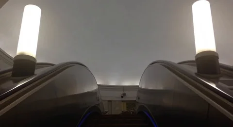 Exit the escalator Stock Footage 115910951