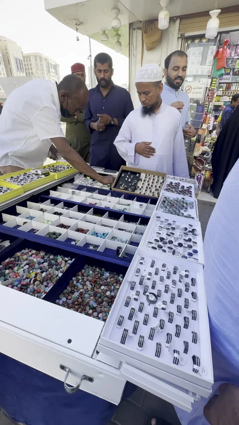 Exotic Gemstone and Men Ring Display Vídeo Stock 329334777