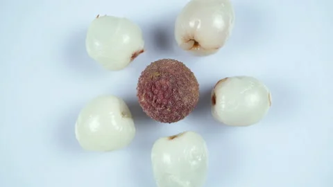 Exotic Lychee Fruit Spinning in the Background. Видео 170313009