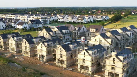 Expanding Housing Estate with Ongoing Construction. 스톡 동영상 274429316