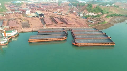 Expansive aerial view of a dynamic industrial maritime complex and active s.. Video stock 337281416