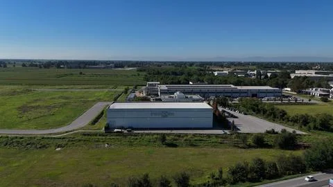 Expansive Aerial View of a Modern Data Center Facility with Extensive Cloud.. 스톡 사진