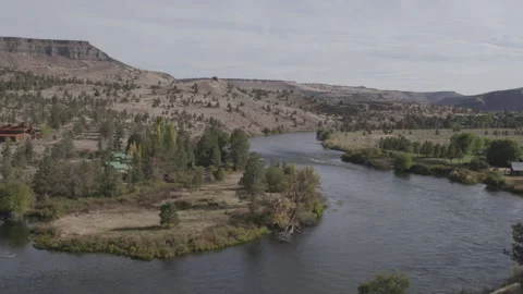 Expansive Bend of the Deschutes River With Canyon Cliffs in Oregon Stock Footage 333424489