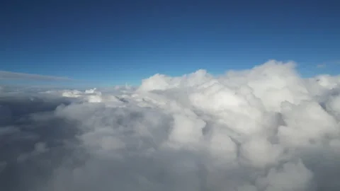 Expansive cloudscape with dynamic movement through fluffy clouds above Stock-Footage 321278588