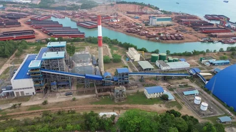 Expansive Coastal Industrial Complex: Aerial View of a Modern Power Generat.. Stock-Footage 337268745