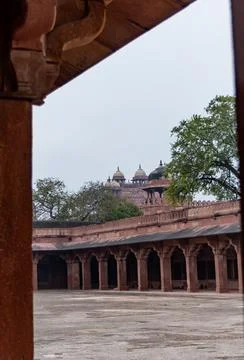 Expansive Courtyard Surrounded By Arched Red Sandstone Corridors In India 写真素材