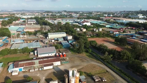 Expansive Drone View Capturing an Active Manufacturing Zone with Diverse Fa.. Video stock 339038322