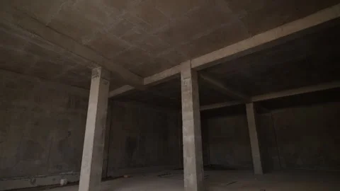 Expansive Empty Concrete Space Highlighting Pillars Industrial Design 库存影片 305737579