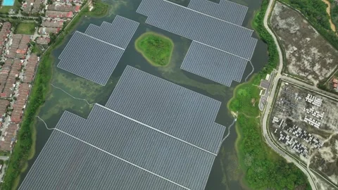 Expansive Floating Solar Farm in Aerial View Stockbeeldmateriaal 337330982