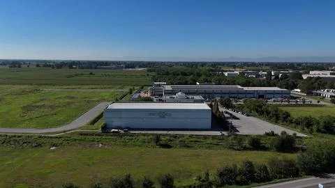 Expansive Modern Data Center Facility Hub for Advanced Cloud Storage Digita.. Stockfoto's