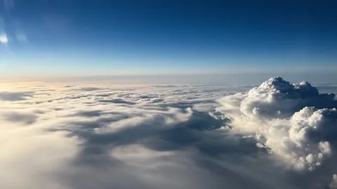 Expansive sky filled with fluffy clouds during sunset Video stock 333075792