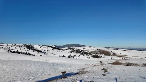 Expansive Snowy Landscape Under Blue 스톡 동영상 305088881