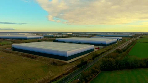 Expansive warehouse parks operating logistics infrastructure within regional 库存影片 332219712