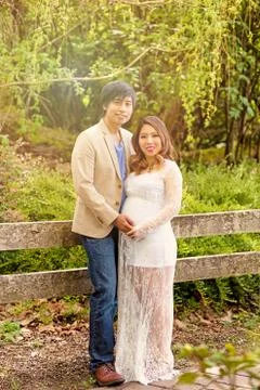 Expecting mom and dad sharing the moment together while outdoors Foto stock