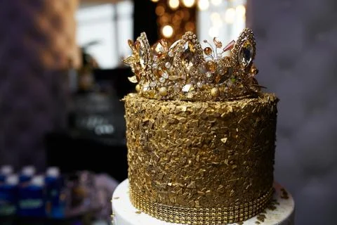 Expensive cake with crown Foto stock